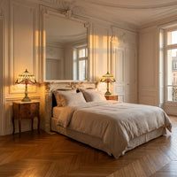 Lampe Vitrail, dans un appartement haussmannien, allumée