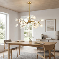 Lustre Lucioles coloris 30 branches, dans un intérieur lumineux, allumée