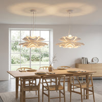 Lustre Dahlia, dans un intérieur lumineux, allumée