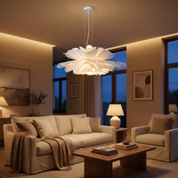 Lustre Dahlia, dans un coin lecture cosy, allumée