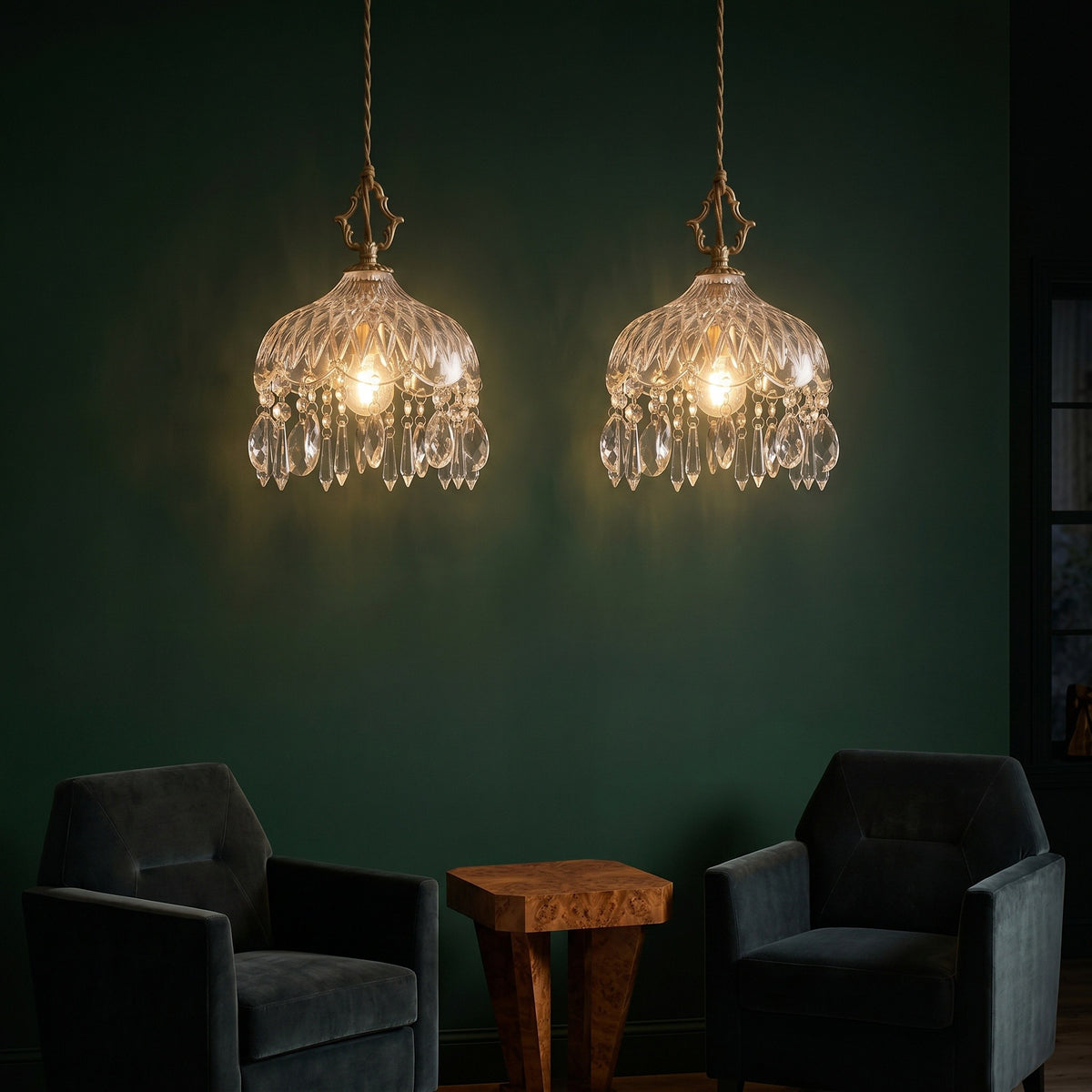 Lustre Clochette, en lueur sur un mur profond, allumée