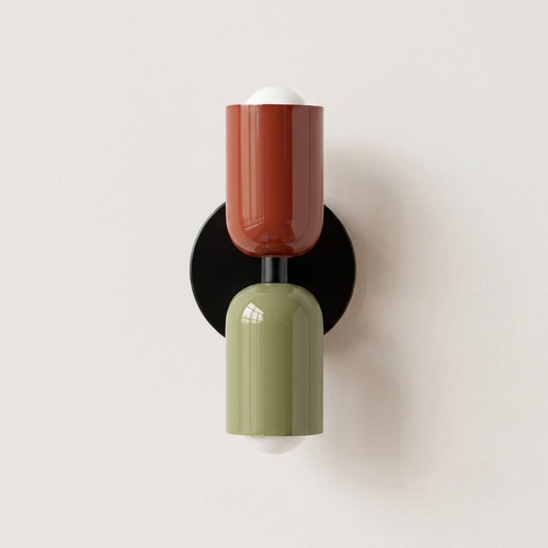 Applique Capsule Noir vert rouge sur fond beige