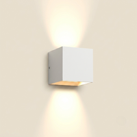 Applique murale IP65 intérieur extérieur blanc 6-12 W sur fond beige