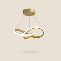 Suspension Ruban Doré sur fond beige