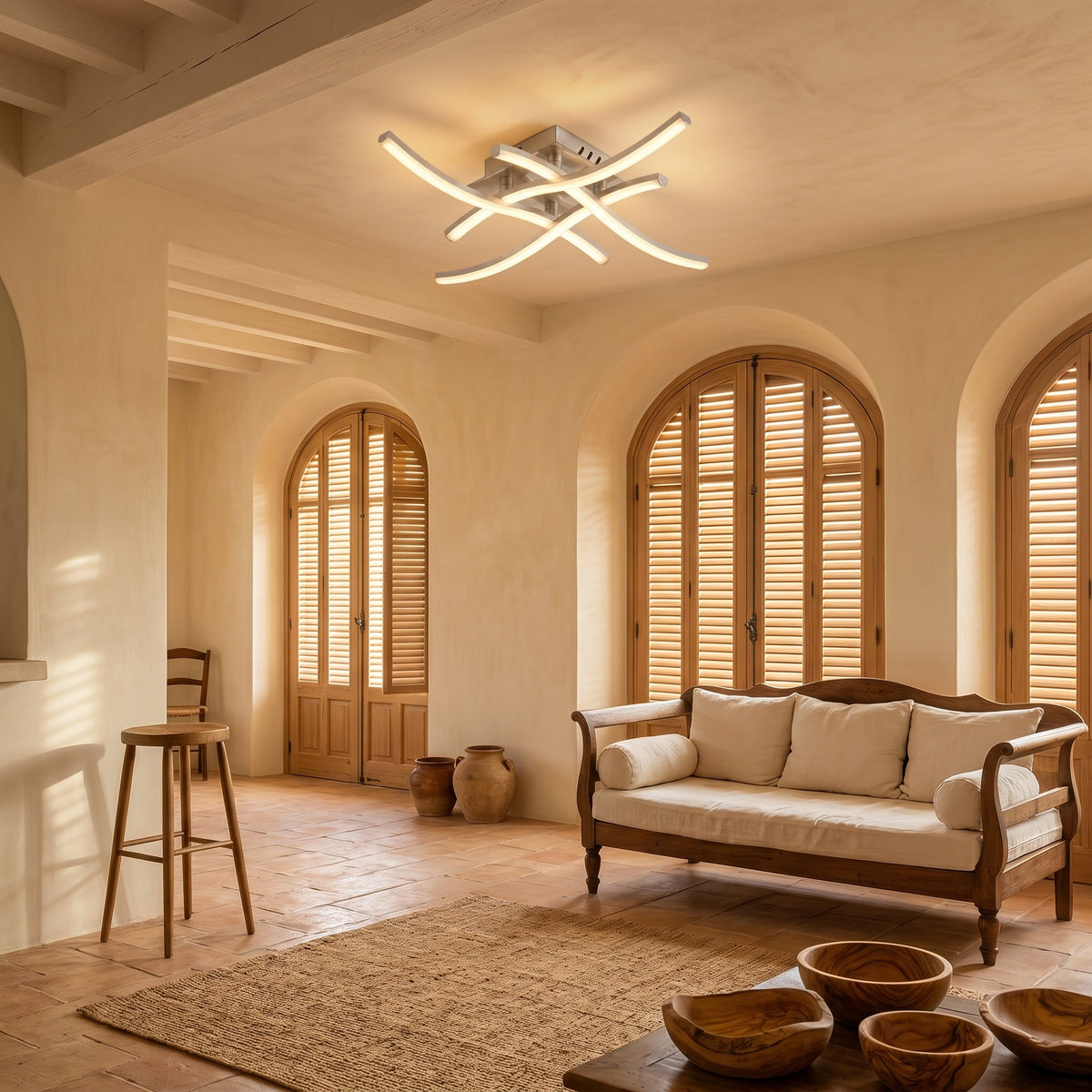 Plafonnier Vagues, dans une villa méditerranéenne, allumée