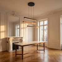 Suspension Lame, dans un appartement haussmannien, allumée