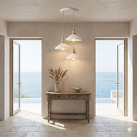 Suspension Ombrelle, dans une villa avec vue sur la mer, allumée