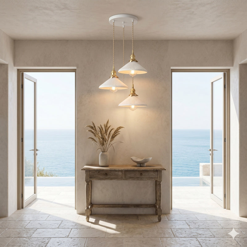 Suspension Ombrelle, dans une villa avec vue sur la mer, allumée
