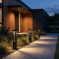 Borne extérieure LED IP65 aluminium, à l'extérieur au crépuscule, allumée