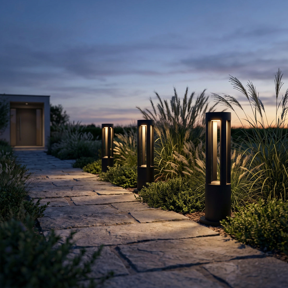 Borne extérieure LED IP65 aluminium, à l'extérieur au crépuscule, allumée