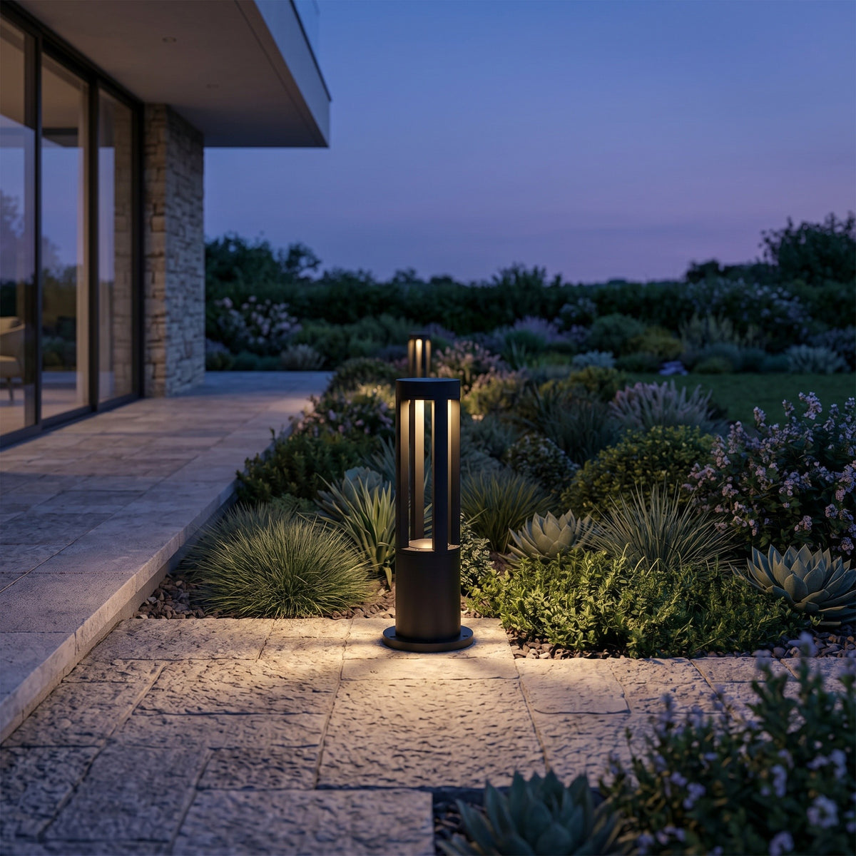 Borne extérieure LED IP65 aluminium, à l'extérieur au crépuscule, allumée