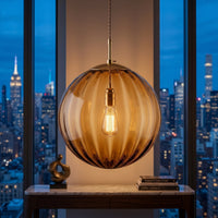 Suspension Bulle coloris marron, dans un penthouse new-yorkais au crépuscule, allumée