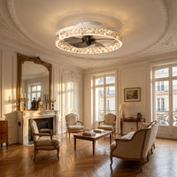 Ventilateur de plafond compact LED cristal coloris blanc, dans un appartement haussmannien, allumée
